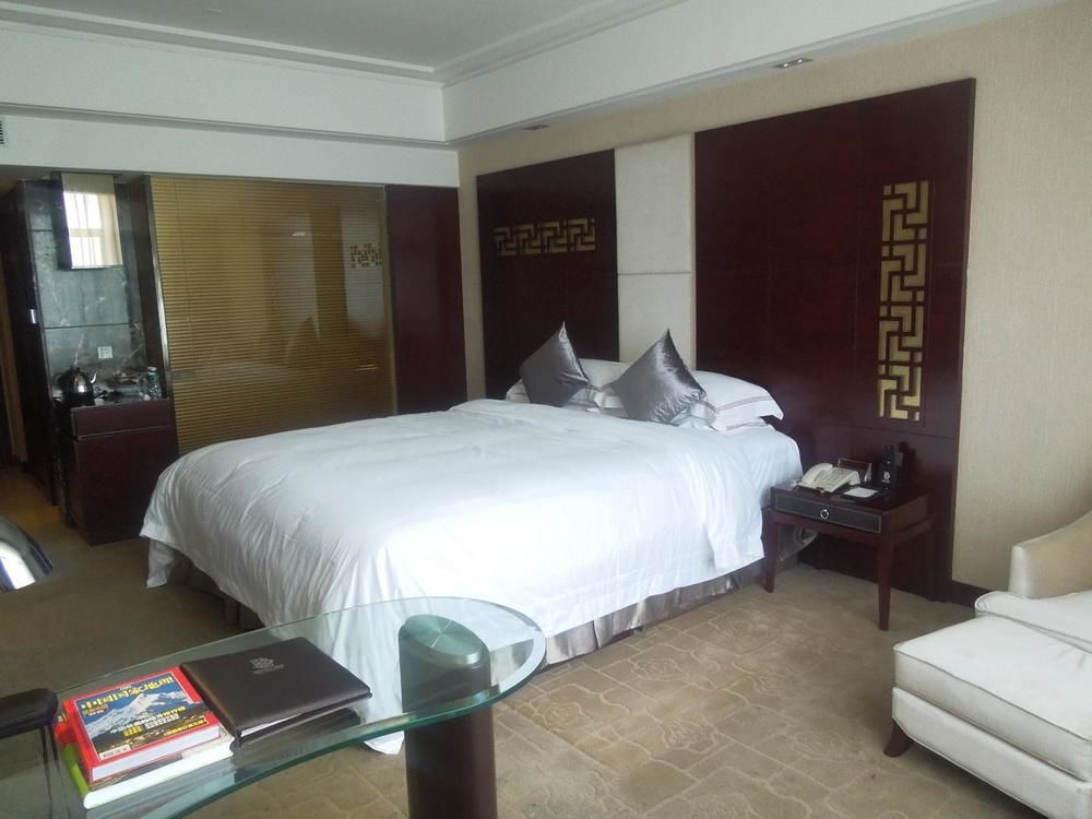Boya Holiday Hotel Гуанджоу Екстериор снимка